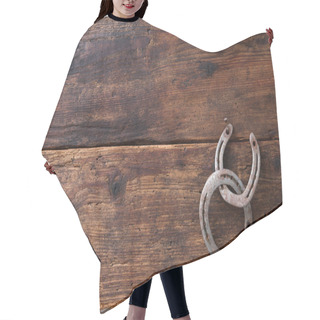Personality  Two Old Rusty Horseshoe Hair Cutting Cape