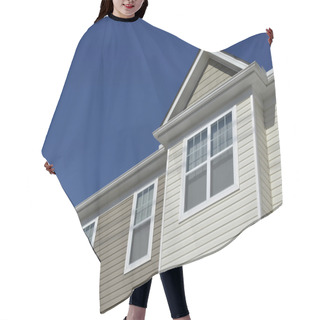 Personality  Townhouse With Vinyl Siding Hair Cutting Cape