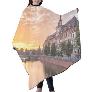 Personality  Beautiful Wroclaw Riverside Hair Cutting Cape
