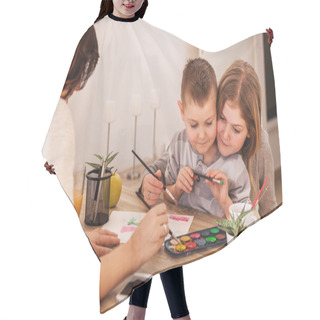 Personality  Happy Family Painting At Home Hair Cutting Cape