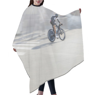 Personality  Individual Time Trial Cyclist On The Street Hair Cutting Cape