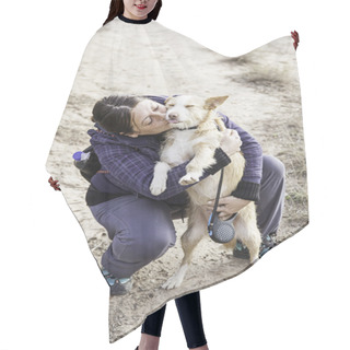Personality  Woman Kissing Dog Hair Cutting Cape