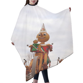 Personality  Pinocchio In Carnival In Italy Hair Cutting Cape