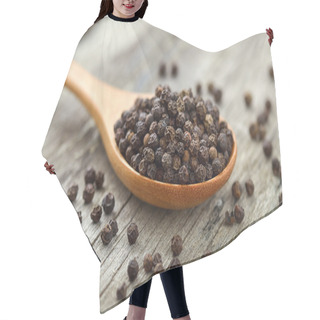 Personality  Whole Black Pepper On Wooden Spoon Hair Cutting Cape