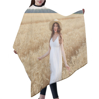 Personality  Pregnant Woman In A Straw Hat In A Field Of Wheat Hair Cutting Cape