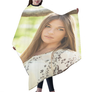 Personality  Charming Long-haired Girl Hair Cutting Cape