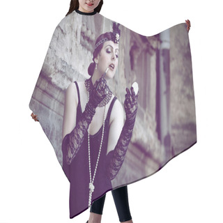 Personality  Retro Woman 1920s - 1930s Hair Cutting Cape