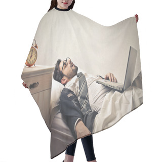 Personality  Businessman Sleeping Into Bed With His Laptop Hair Cutting Cape