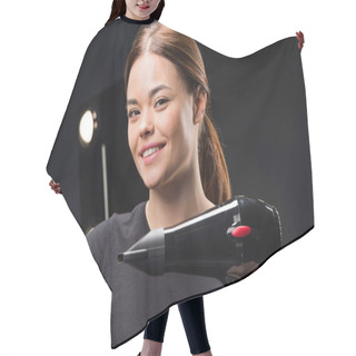 Personality  Smiling Female Hairstylist Hair Cutting Cape