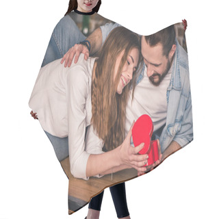 Personality  Man Gives Gift To His Girlfriend Hair Cutting Cape