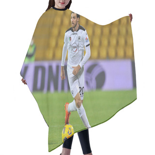 Personality  Simone Bastoni Player Of Spezia, During The Match Of The Italian Serie A Football Championship Between Benevento Vs Spezia Final Result 0-3, Match Played At The Ciro Vigorito Stadium In Benevento. Italy, November 07, 2020. Hair Cutting Cape