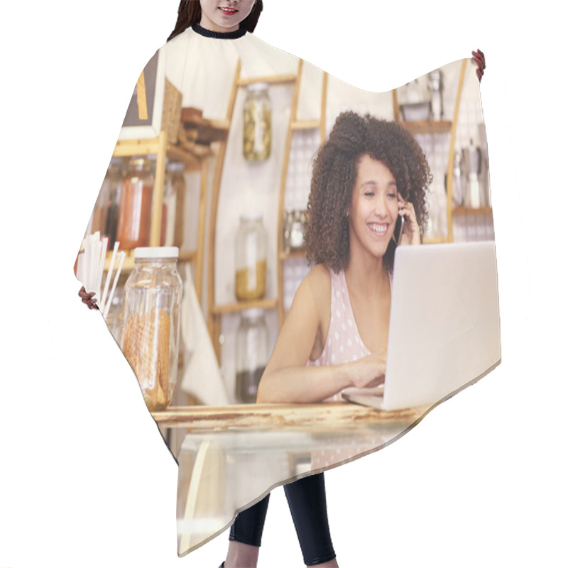 Personality  Woman Typing On Laptop And Talking On Phone Hair Cutting Cape