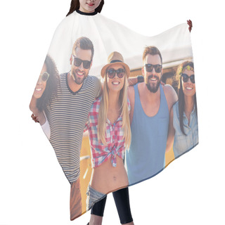 Personality  People Embracing On The Beach Hair Cutting Cape