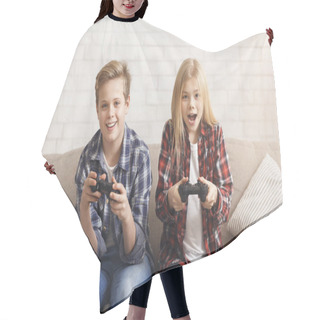 Personality  Cute Brother And Sister Playing Video Game Sitting On Couch Hair Cutting Cape