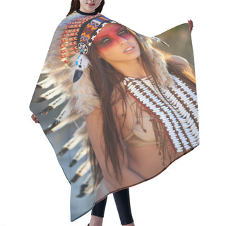 Personality  Beautiful Girl In A Suit Of The American Indian Hair Cutting Cape