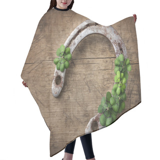 Personality  Old Rusty Horseshoe And Four Leaf Clover Hair Cutting Cape