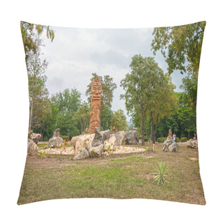 Personality  Fountain In The Shape Of An Indian Idol Pillow Covers