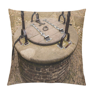 Personality  Medieval Castle Well In Muiderslot Castle Pillow Covers