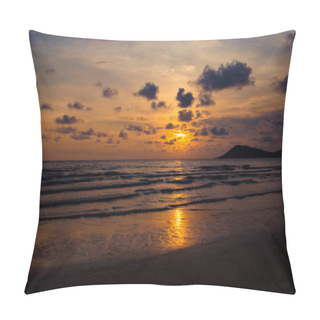 Personality  Silhouette Of Sea Beach Pillow Covers