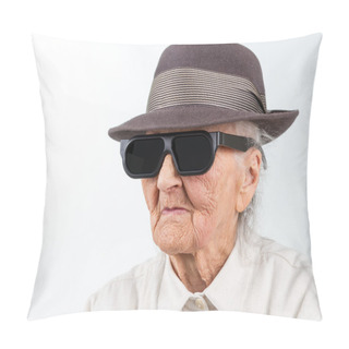 Personality  Old Lady In Elegant Hat Pillow Covers