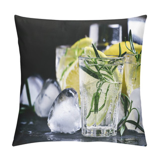 Personality  Fizzy Lemonade With Lemon, Rosemary And Ice Pillow Covers