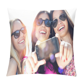 Personality  Three Friends Taking Photos With A Smartphone Pillow Covers