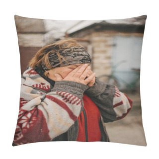 Personality  Borodyanka, Kyiv Region, Ukraine. April 08, 2022: Senior Woman In Liberated Village Borodynka Pillow Covers
