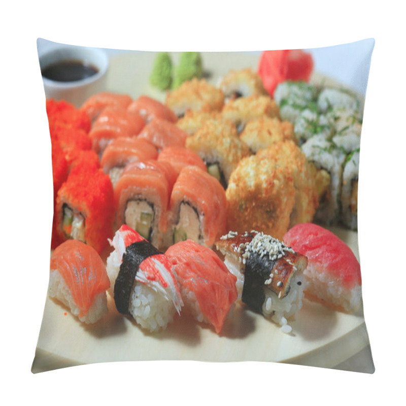 Personality  rolls portion in traditional Japanese cuisine pillow covers