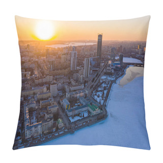 Personality  Yekaterinburg, Russia - March 23, 2020: Aerial View Of The City Center During Sunset. Back Light. City Pond And Promenade. Early Spring Pillow Covers