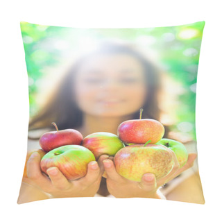 Personality  Portrait Of The Gorgeous Woman With Bright Fresh Red Apples Pillow Covers