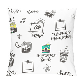 Personality  Seamless Pattern With Hand Drawn Doodle Sketch Photo Cameras   Pillow Covers
