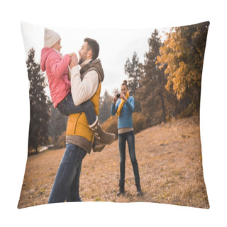 Personality  Man Playing With Little Daughter In Park Pillow Covers