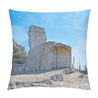 Personality  The Ruins On The Top Pillow Covers