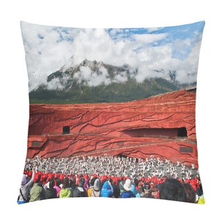 Personality  Dancers At Impression Lijiang Pillow Covers