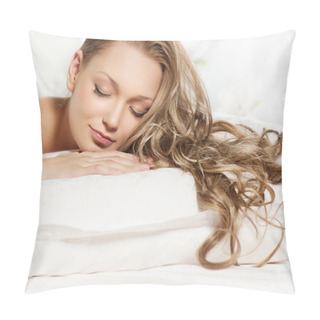 Personality  Woman Beauty In Bed Pillow Covers
