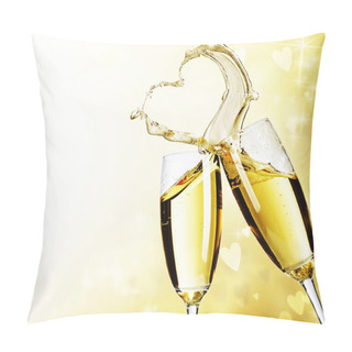 Personality  Two Champagne Glasses With Abstract Heart Splash Pillow Covers