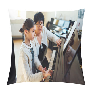 Personality  Master Piano Shows  Student How To Hold His Hand Pillow Covers