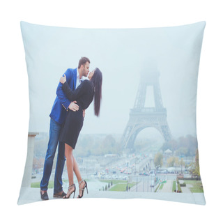Personality  Couple Kissing Near Eiffel Tower Pillow Covers