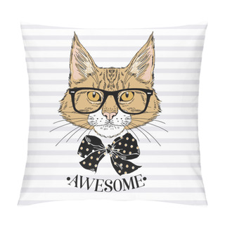 Personality  Maine Coon Cat In Glasses And Bow  Pillow Covers