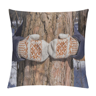 Personality  Girl With Gloves Hugging Tree. Pillow Covers