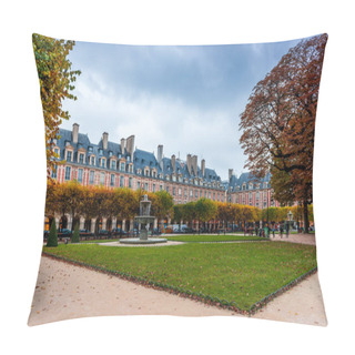 Personality  Place Des Vosges, Place Royale Until 1800, Is A Place In The Marais, Part Of The 3rd And 4th Arrondissements Of Paris, The Oldest Place In Paris In France Pillow Covers