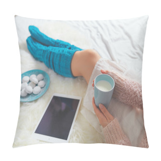 Personality  Woman Using Tablet At Home Atmosphere Pillow Covers