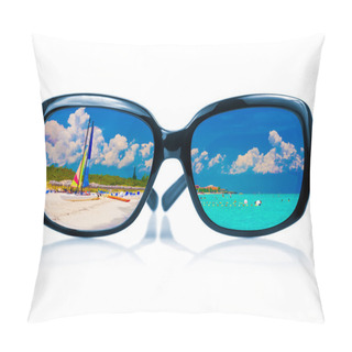 Personality  Sunglasses Reflecting A Tropical Beach Pillow Covers