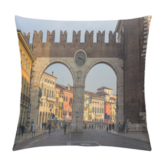 Personality  Porta Nuova In Verona Pillow Covers