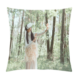 Personality  Tender Woman In White Swan Costume And Vr Headset Standing On Forest Background Pillow Covers