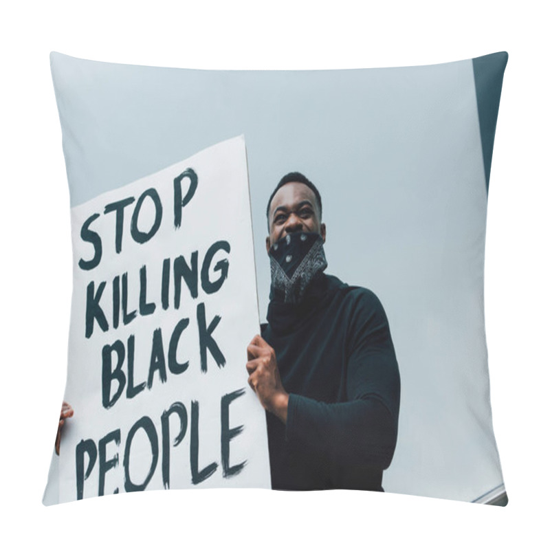 Personality  African American Man With Scarf On Face Holding Placard With Stop Killing Black People Lettering Outside  Pillow Covers