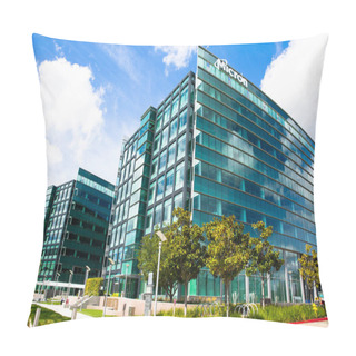 Personality  Milpitas, CA, USA - March 26, 2019: Micron Technology Inc. One Of American Leader In  Semiconductor Devices, Dynamic Random-access Memory, Flash Memory, USB Flash Drives, Solid-state Drives. Pillow Covers