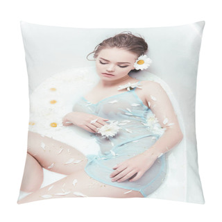 Personality  Woman With Daisy In Hair Pillow Covers