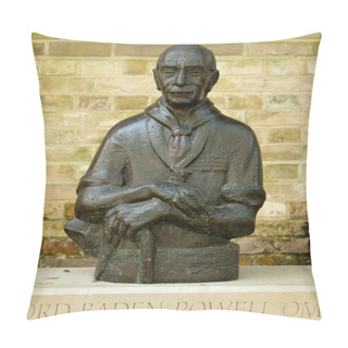 Personality  Lord Baden-Powell Statue Pillow Covers