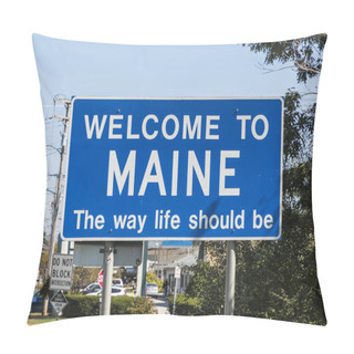 Personality  State Sign Maine At The Highway Pillow Covers